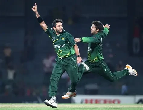 Shahid Afridi Sparks Wild Celebration After Crucial Wicket Break-Through!